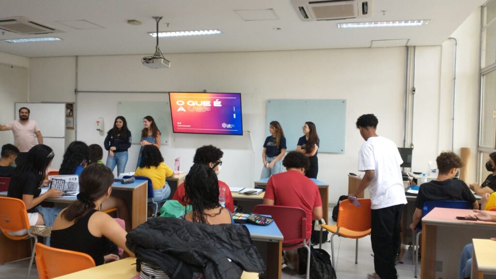 LAI ARQUIVO ENCONTRO COM ESTUDANTES DE ESCOLA PÚBLICA