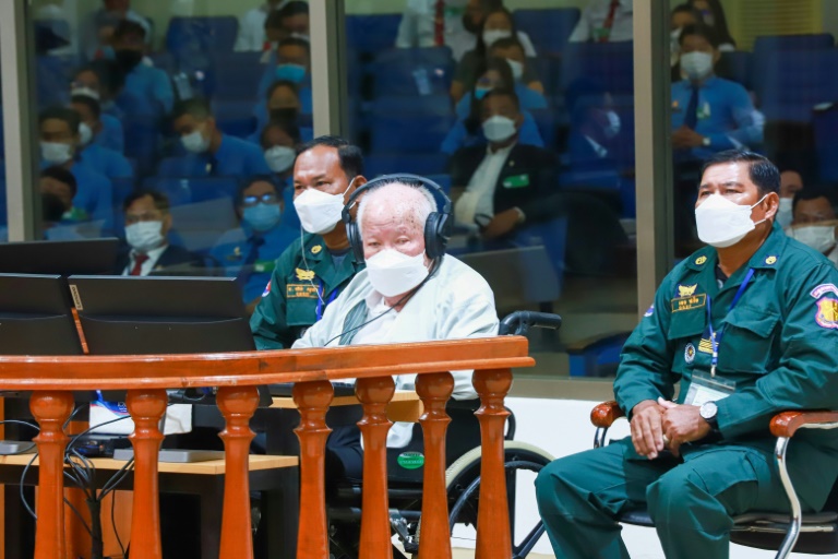 2b304c66f045e783523f2b8fe9f36c918c01d324 Camboja: 50 Anos de um Genocídio