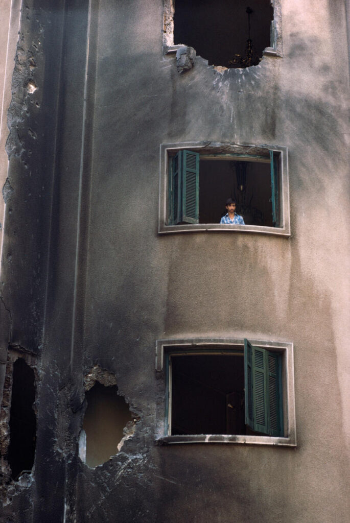 PAR209655_-685x1024 50 Anos, 20 Anos: Ecos da Guerra no Líbano