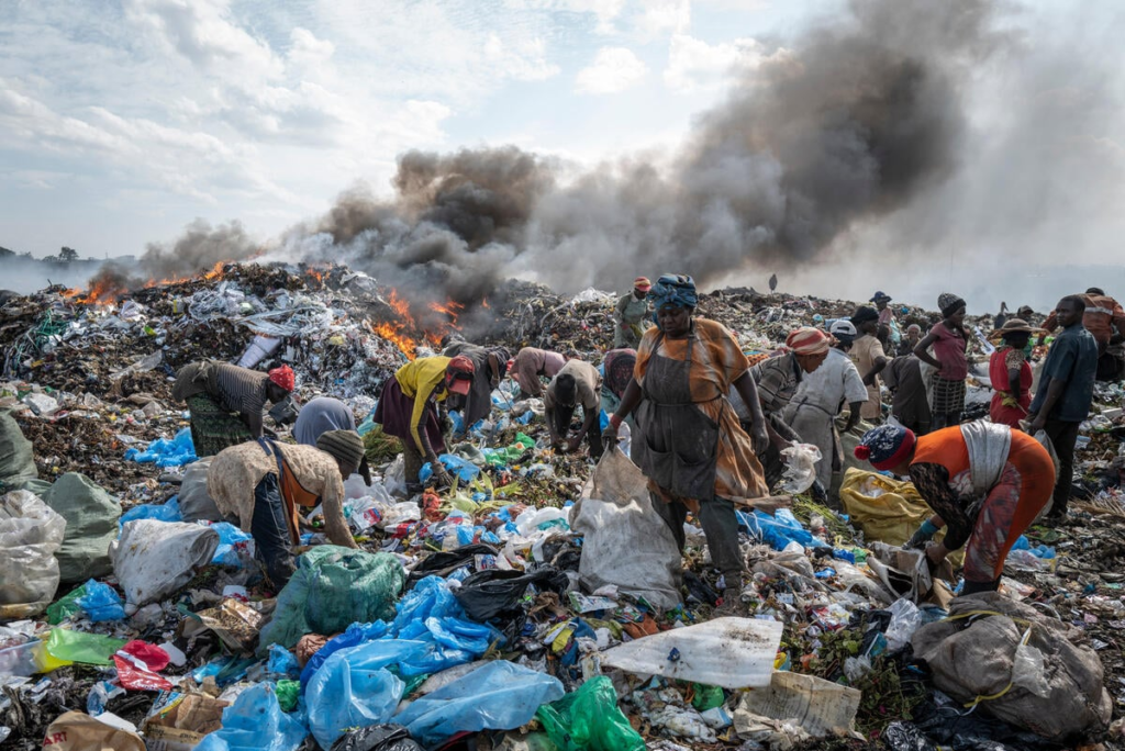 image-115-1024x684 Moda é Política: a Relação da Vestimenta Com Crises e Violência